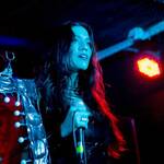 Iskra de la Fuente alias Kim Knox pour MILX sur scène Le Gibus Café 9 avril 2016
